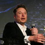 Elon Musk bejelentette: Sikerült chipet beépíteniük egy ember agyába
