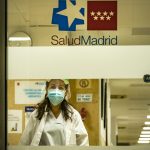 Ismét kötelező a maszkviselés a katalán egészségügyi intézményekben