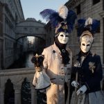 A velencei karnevál idején a maszk kapja a főszerepet