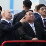 Az orosz elnök autóval lepte meg az észak-koreai vezetőt