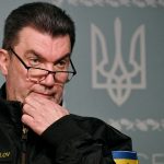 Danyilov: a frontvonalon nagyon nehéz a helyzet, fegyverek kellenek