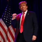 Donald Trump hatalmas migráns „deportálási műveletet” ígért, ha megválasztják elnöknek