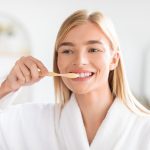 Kókuszolaj a fehérebb fogakért. Valóban működik?