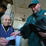 Korábban kezdi kézbesíteni a Magyar Posta a februári dupla nyugdíjellátást