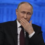 Nem akármilyen bombázóval kapták lencsevégre Putyint + VIDEÓ