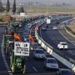 Több ezer traktorral akadályozták a forgalmat a spanyol gazdák
