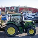 Tüntető gazdák szállták meg a párizsi mezőgazdasági vásárt