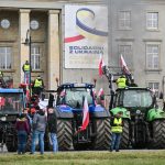 Tüntető lengyel gazdák tojással dobálták meg az Európai Bizottság irodáját Wroclawban