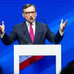 A jobboldali lengyel politikus gengsztereljárásnak nevezte a házkutatást