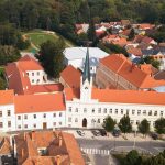 Átadták a kőszegi Árpád-házi Szent Margit katolikus iskola felújított és kibővített épületeit