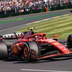 Ausztrál Nagydíj: Sainz győzött Melbourne-ben, Verstappen kiesett