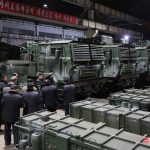 Észak-Korea több ezer konténer fegyvert szállított Oroszországnak