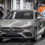 Figyelmeztető sztrájkot tartottak a Mercedes-gyár három üzemében