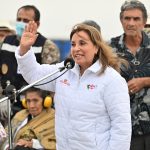 Házkutatást tartottak a perui elnöknél luxuskarórákat keresve