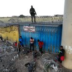 Mexikó nem fogad be Texasból kitoloncolt migránsokat