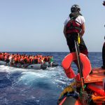 Mintegy 120 bajba került migránst vettek fel Ciprus partjai előtt