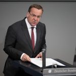 A német védelmi miniszter Hitlerhez hasonlította az orosz elnököt