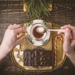 Gasztroenterológus figyelmeztetett a csokoládé és a tea veszélyeire