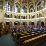 Országgyűlés: A gyermekek védelmével összefüggő alaptörvény-módosítást tárgyalják a képviselők