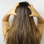 Öt gyakori szokás, ami károsítja a hajat
