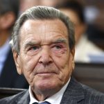 Schröder az ukrán konfliktus tárgyalásos lezárására szólított fel