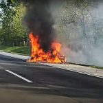 Teljesen kiégett egy autó az M5-ösön + VIDEÓ