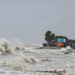 Bangladesben több tízezer embert evakuálnak az érkező Remal ciklon miatt