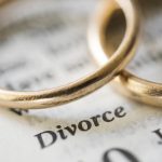 Egyre gyakoribb a szürke válás, ami a nőket sokkal jobban megterheli, mint a férfiakat