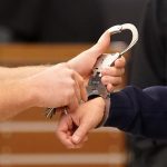 Letartóztatta a bíróság a szülei megölésével gyanúsított férfit