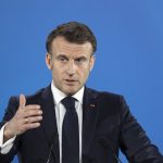 „Macron csak játssza a bátor politikust”