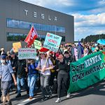 Több mint ezren tüntettek a Tesla ellen Berlinben