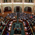 A gyermekek védelmével kapcsolatos törvényeket módosíthat a parlament