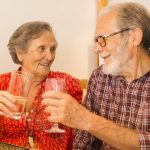 Az alkohol váratlan előnye az idősek számára