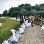 Győri katonák segítenek Körmendnél az árvízi védekezésben