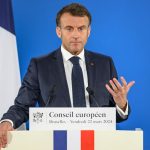 Macron a nagy pofon után még egy rúgást is kap?