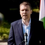 „Magyarországon is el akarják hallgattatni a békepárti hangokat”