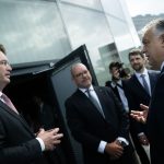 Orbán Viktor a Mercedes igazgatójával tárgyalt