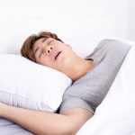 Tüdőödéma és szívelégtelenség is kialakulhat alvás közben