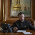 Zelenszkij aláírta a hallgatók katonai alapképzéséről szóló törvényt