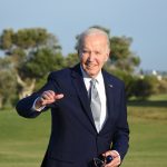 Biden miatt rúgták ki az újságírót