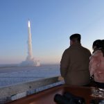 Észak-Korea két ballisztikus rakétát indított, az egyik felrobbanhatott