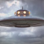 Hosszúkás UFO húzott el a Hold előtt + VIDEÓ