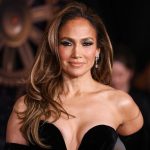 Jennifer Lopez megvillantotta