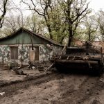 Dróncsapás után felrobbant az ukrán T-80-as harckocsi a Kurszki területen + VIDEÓ