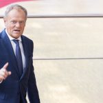 Tusk elmagyarázza, hogy Lengyelország miért nem lövi le a „betolakodó” drónokat