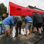 Több tízezren maradtak áram nélkül a viharokat követően