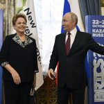 Csökkenti a geopolitikai kockázatokat a BRICS-országok nemzeti devizában történő elszámolása