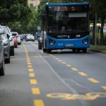 Óriási meglepetés ért a zebránál egy budapesti buszvezetőt + VIDEÓ