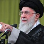 Ali Hamenei „lehengerlő válasszal” fenyegettet meg Izraelt és az Egyesült Államokat