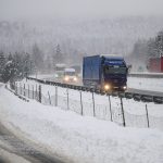 Horvátországban és Szlovéniában is problémákat hozott a hóesés